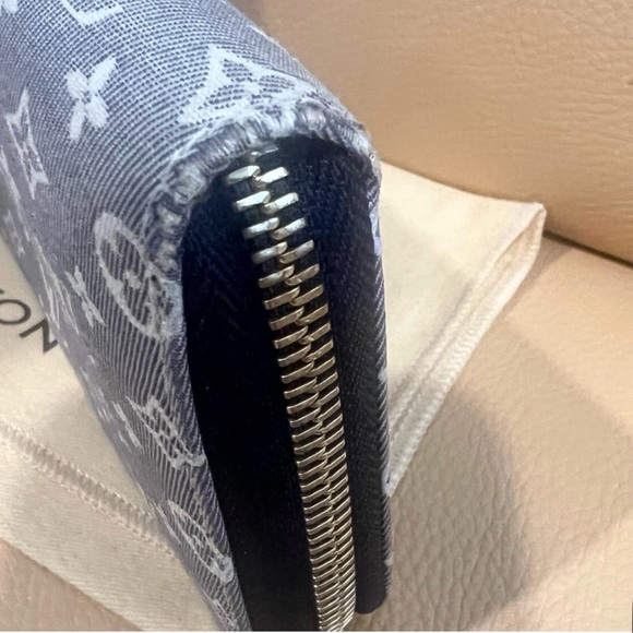 Louis Vuitton Monogram Idylle Zippy Wallet - Picture 7 of 16
